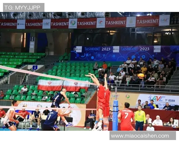 泰国男排与巴基斯坦男排激战正酣争夺亚洲排球赛荣誉之巅